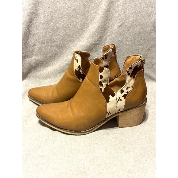 Pierre Dumas Size 7 Fall Fashion Cow Print Ankle Booties Back Zip - Picture 3 of 10